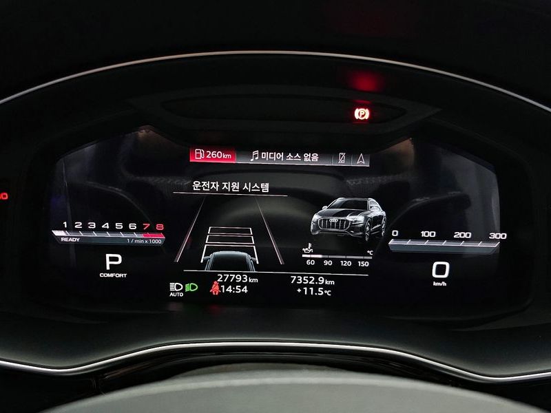 2023 Audi Q8 55 TFSI Quattro Premium photo 8