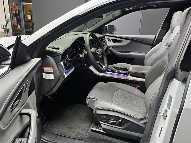2023 Audi Q8 55 TFSI Quattro Premium photo 10