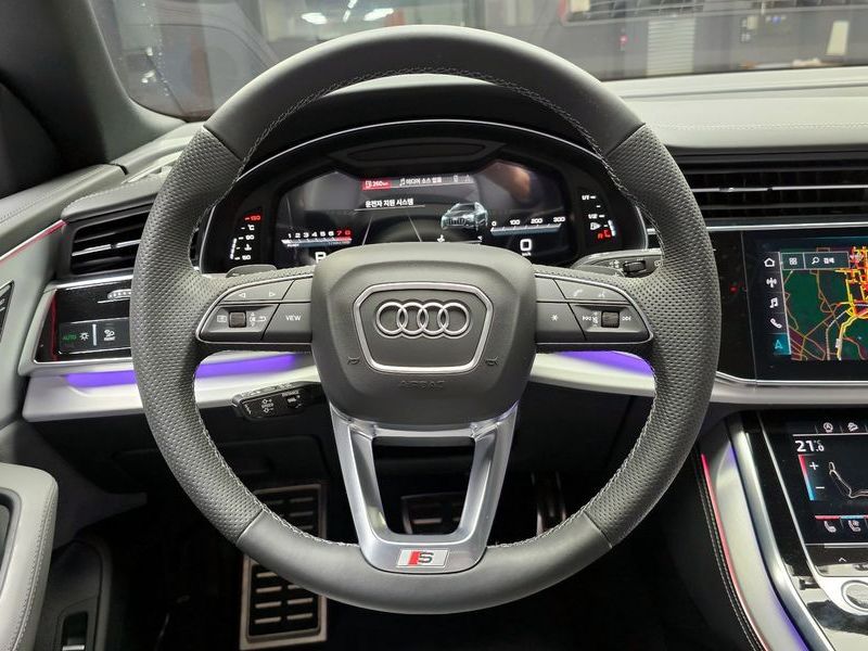 2023 Audi Q8 55 TFSI Quattro Premium photo 13