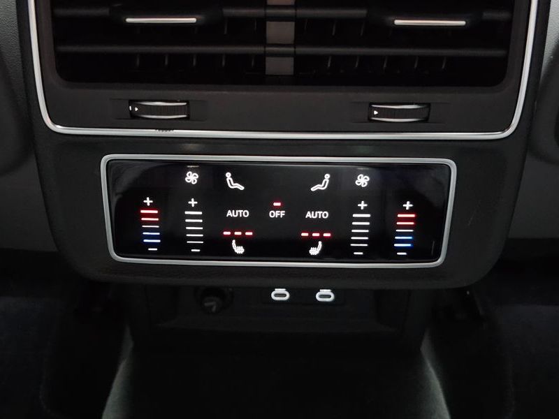 2023 Audi Q8 55 TFSI Quattro Premium photo 19