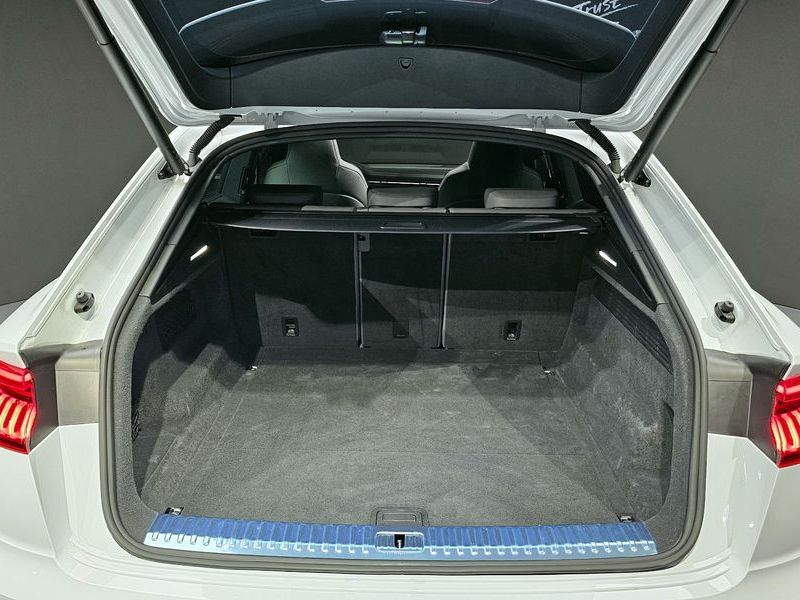 2023 Audi Q8 55 TFSI Quattro Premium photo 20