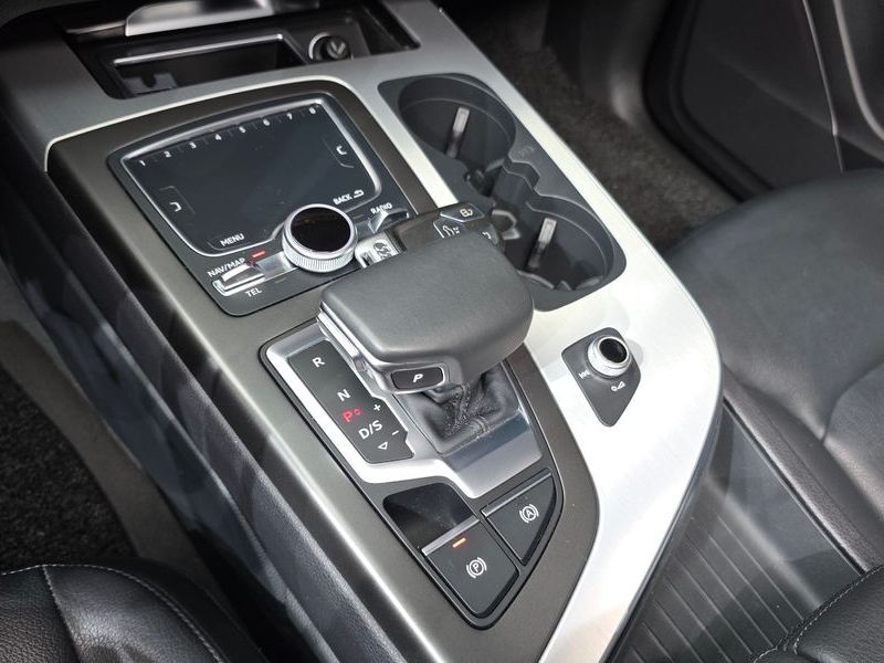 2019 Audi Q7 45 TFSI Quattro photo 9