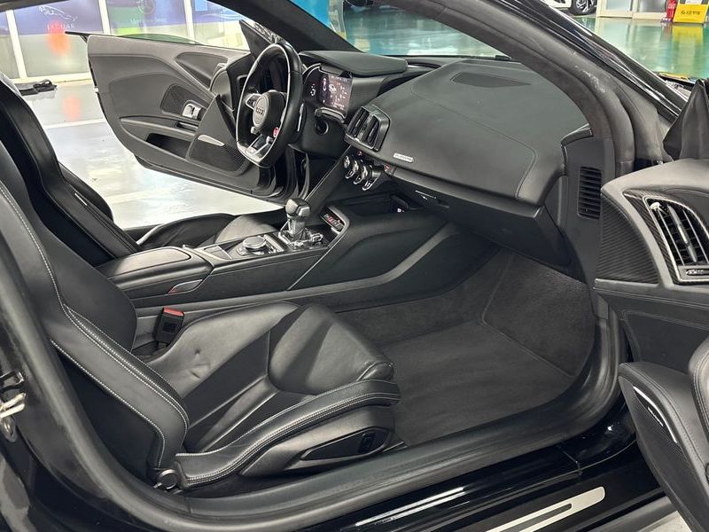2017 Audi R8 5.2 V10 Plus Coupe photo 11