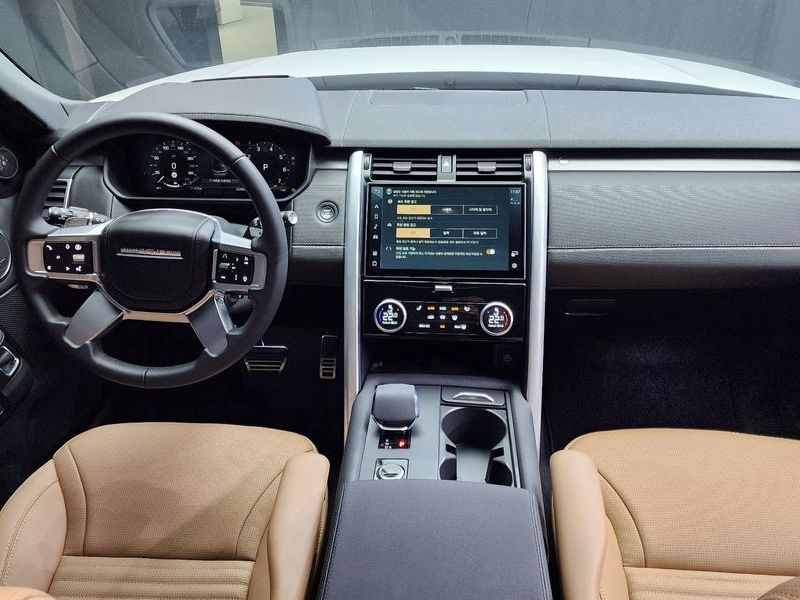 2024 Land Rover Discovery P360 Dynamic HSE photo 7