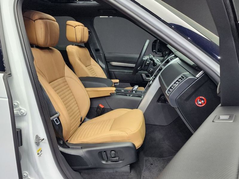 2024 Land Rover Discovery P360 Dynamic HSE photo 11