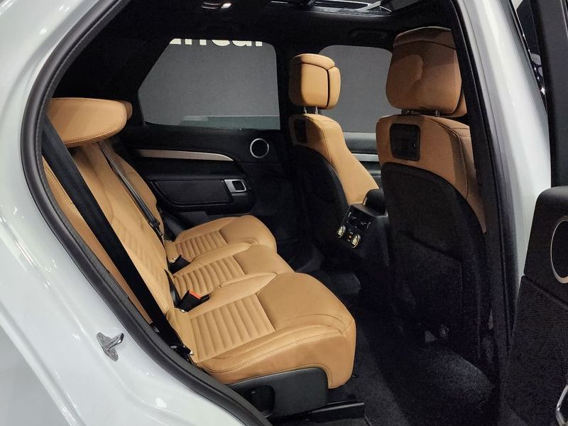 2024 Land Rover Discovery P360 Dynamic HSE photo 12