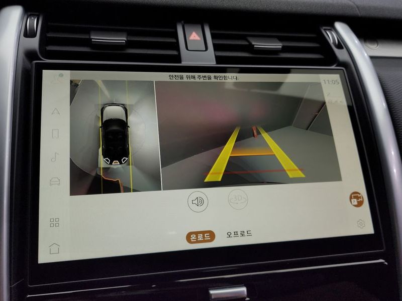 2024 Land Rover Discovery P360 Dynamic HSE photo 15