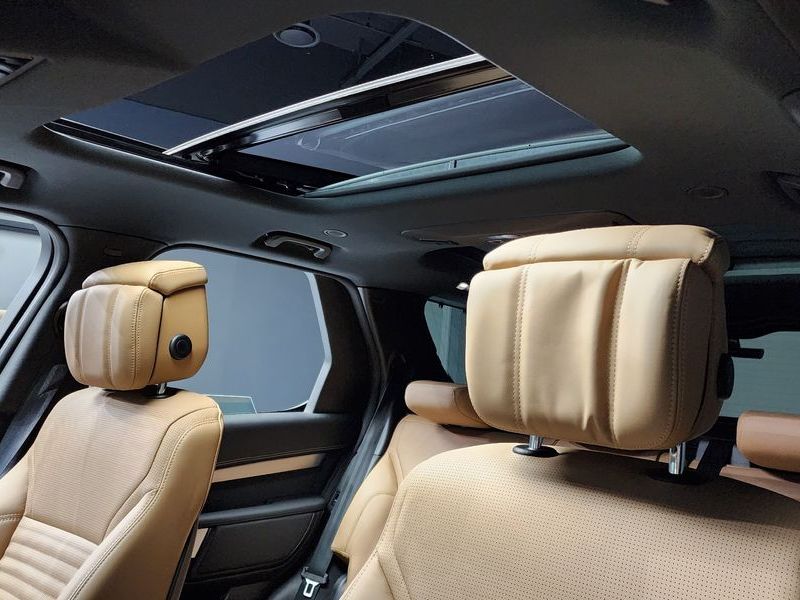 2024 Land Rover Discovery P360 Dynamic HSE photo 19