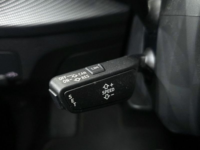 2020 Audi Q2 35 TDI Premium photo 18