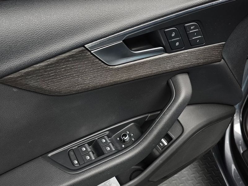 2019 Audi A4 40 TFSI Premium photo 17