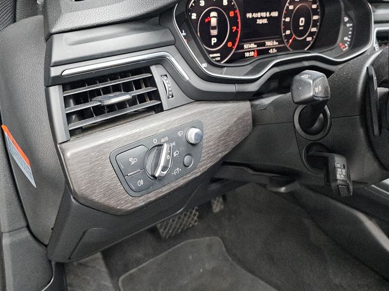 2019 Audi A4 40 TFSI Premium photo 18