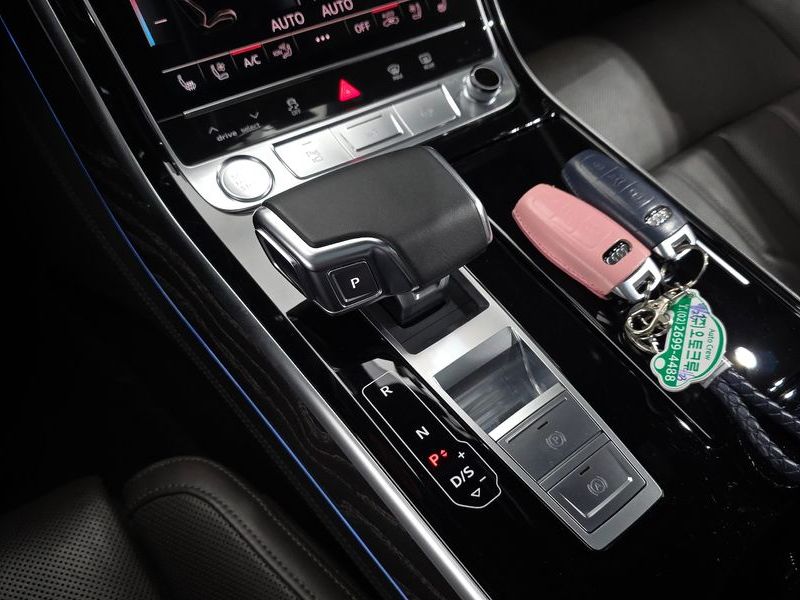 2020 Audi A8 60 TFSI Quattro LWB photo 9