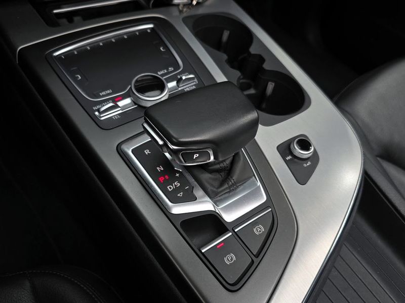 2019 Audi Q7 45 TFSI Quattro photo 9