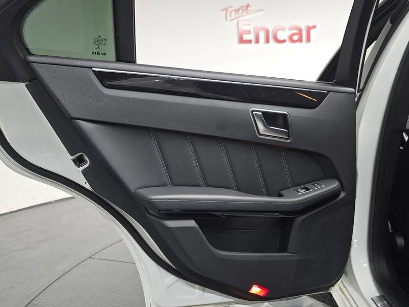 2014 Mercedes-Benz E-Class E250 CDI 4MATIC photo 25