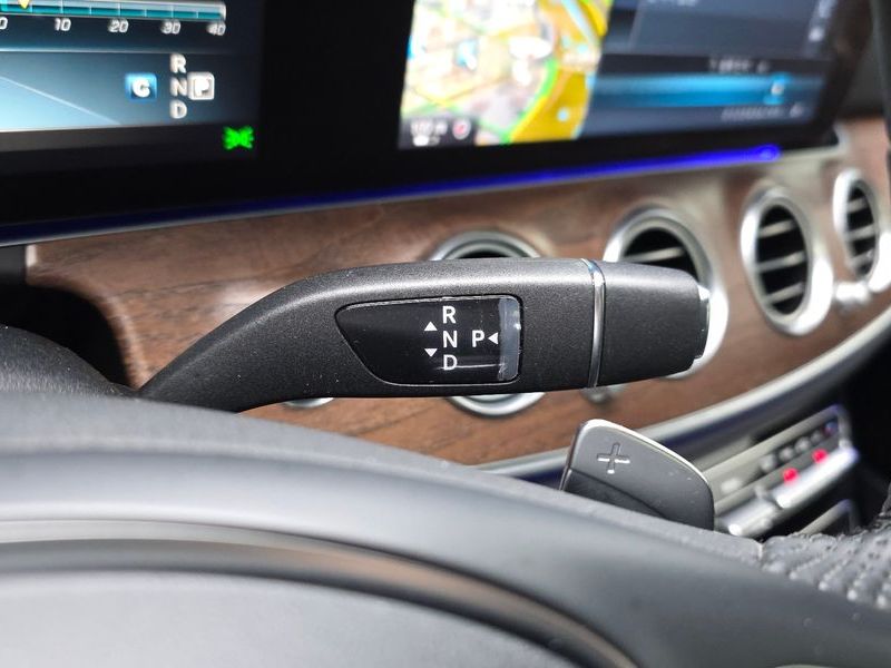 2017 Mercedes-Benz E-Class E300 4MATIC Exclusive photo 9