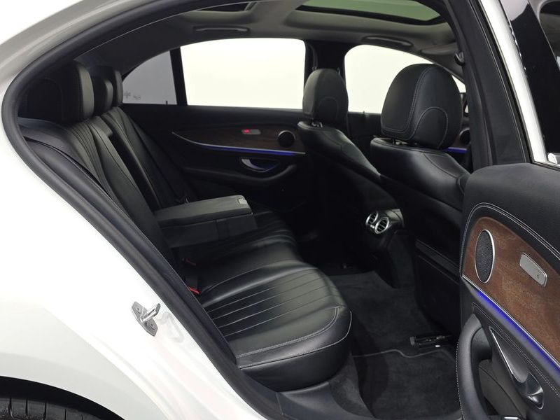 2017 Mercedes-Benz E-Class E300 4MATIC Exclusive photo 12