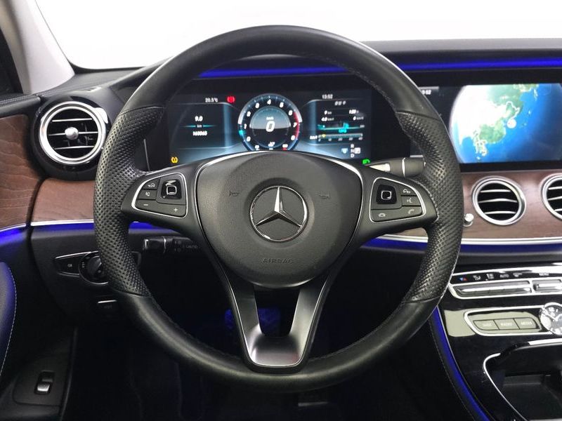 2017 Mercedes-Benz E-Class E300 4MATIC Exclusive photo 13