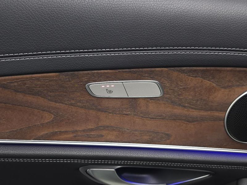 2017 Mercedes-Benz E-Class E300 4MATIC Exclusive photo 18