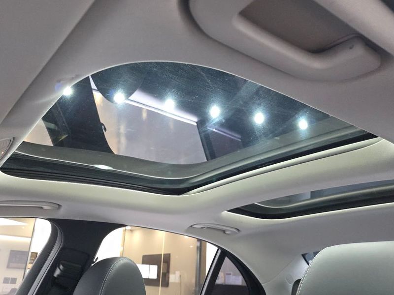 2017 Mercedes-Benz E-Class E300 4MATIC Exclusive photo 19