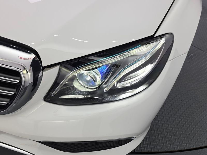 2017 Mercedes-Benz E-Class E300 4MATIC Exclusive photo 22