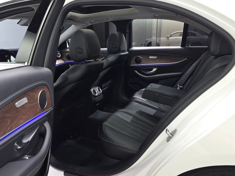 2017 Mercedes-Benz E-Class E300 4MATIC Exclusive photo 26