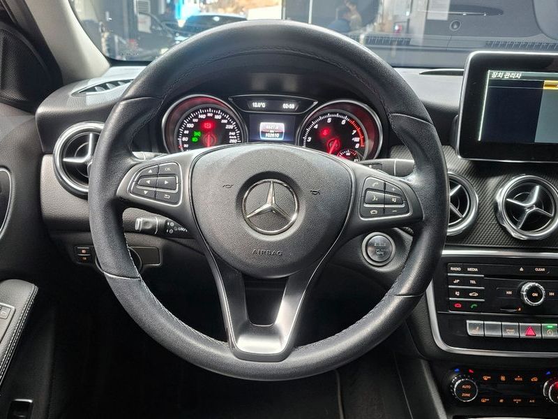 2019 Mercedes-Benz A-Class GLA220 photo 14