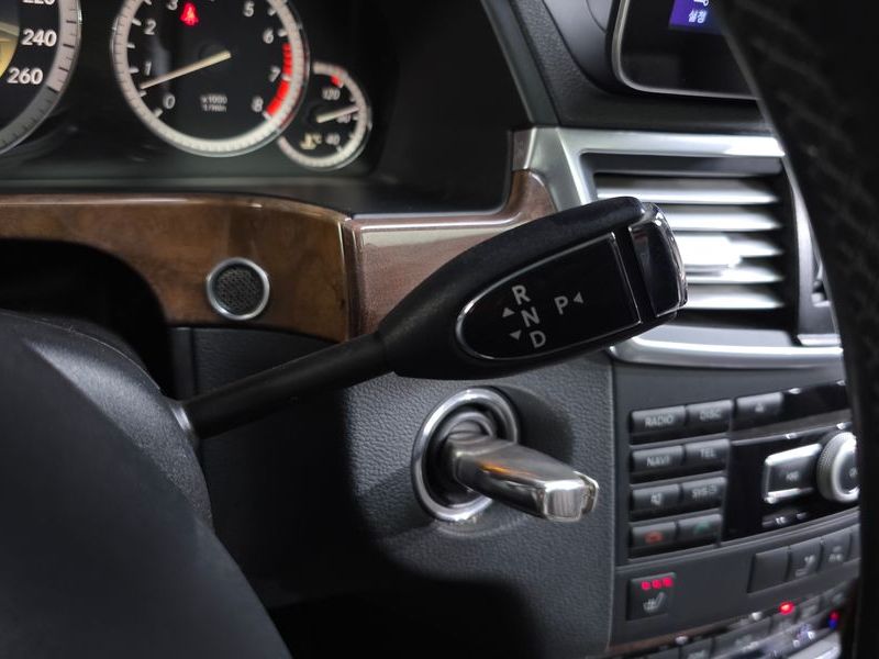 2012 Mercedes-Benz E-Class E300 Elegance photo 9
