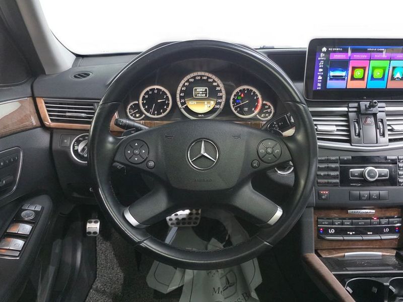 2012 Mercedes-Benz E-Class E300 Elegance photo 13
