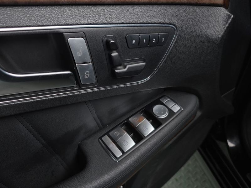 2012 Mercedes-Benz E-Class E300 Elegance photo 16