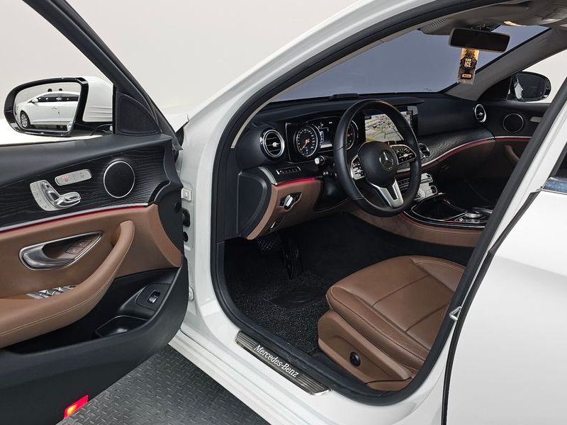 2020 Mercedes-Benz E-Class E220d Avantgarde photo 10