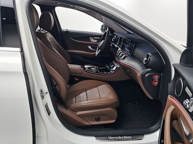 2020 Mercedes-Benz E-Class E220d Avantgarde photo 11