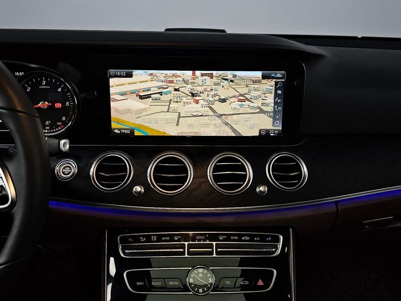 2020 Mercedes-Benz E-Class E220d Avantgarde photo 13