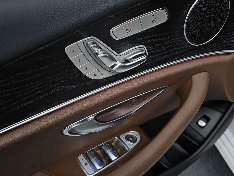 2020 Mercedes-Benz E-Class E220d Avantgarde photo 16