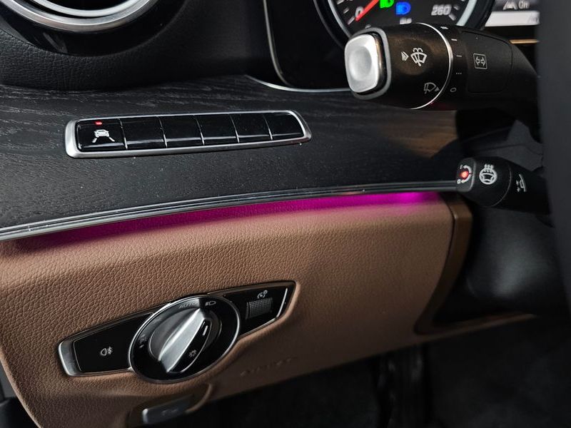 2020 Mercedes-Benz E-Class E220d Avantgarde photo 17