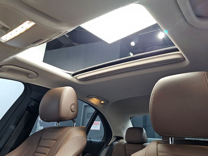 2020 Mercedes-Benz E-Class E220d Avantgarde photo 19