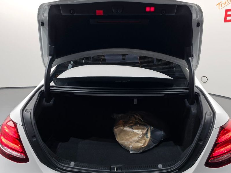 2020 Mercedes-Benz E-Class E220d Avantgarde photo 20