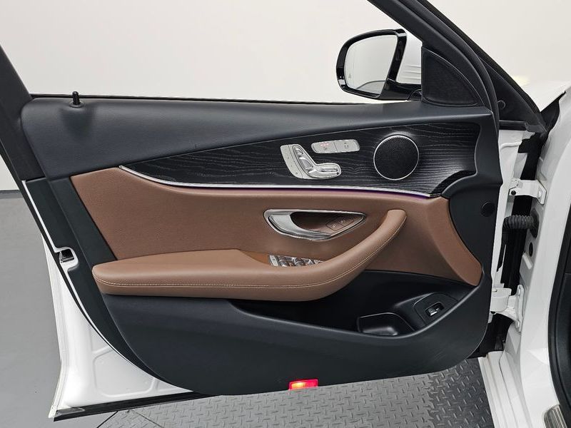 2020 Mercedes-Benz E-Class E220d Avantgarde photo 24