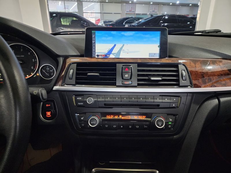 2012 BMW 3 Series 320d photo 7