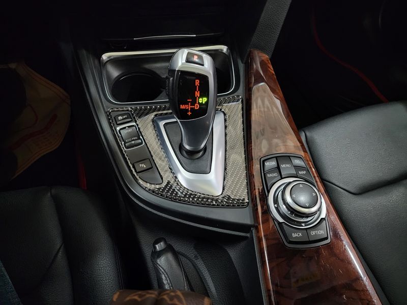 2012 BMW 3 Series 320d photo 8