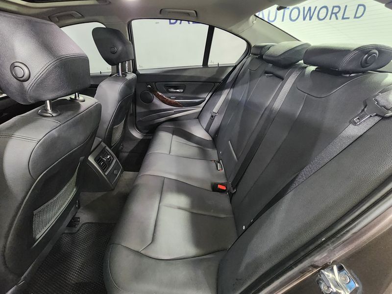 2012 BMW 3 Series 320d photo 12