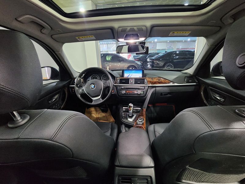 2012 BMW 3 Series 320d photo 14