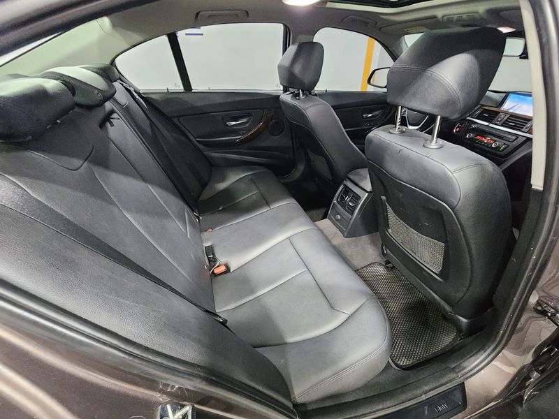 2012 BMW 3 Series 320d photo 15