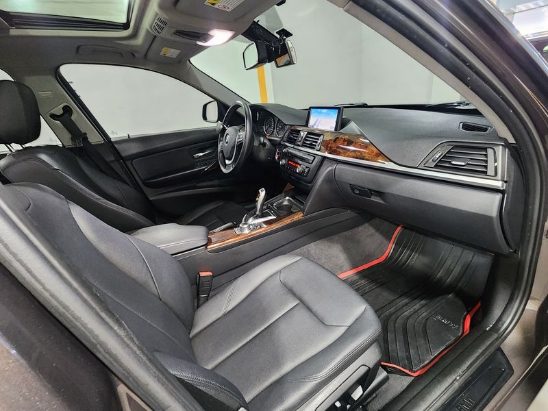 2012 BMW 3 Series 320d photo 16