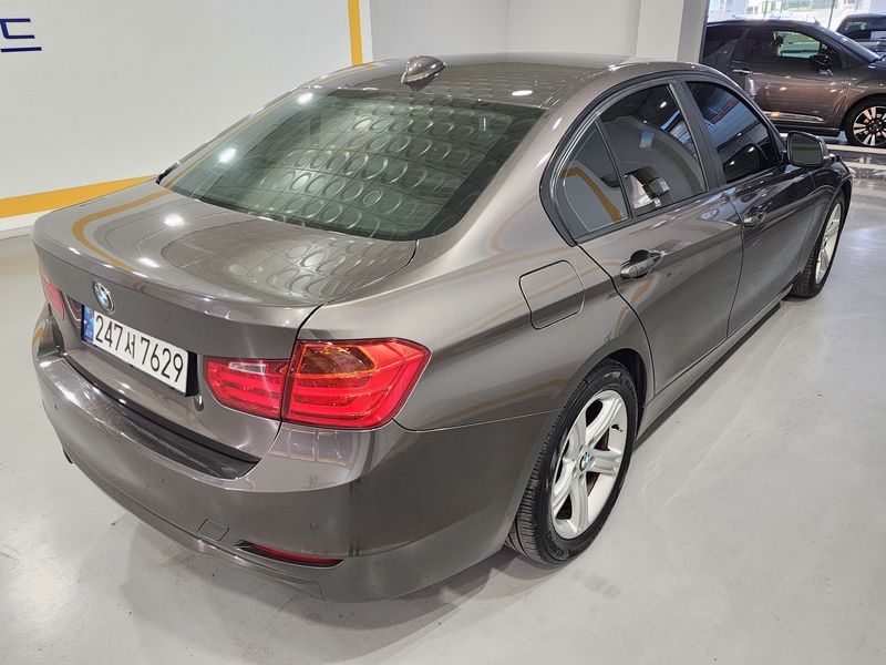 2012 BMW 3 Series 320d photo 19