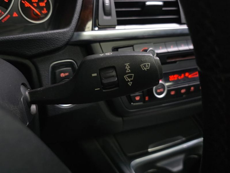 2013 BMW 3 Series 320d xDrive photo 16