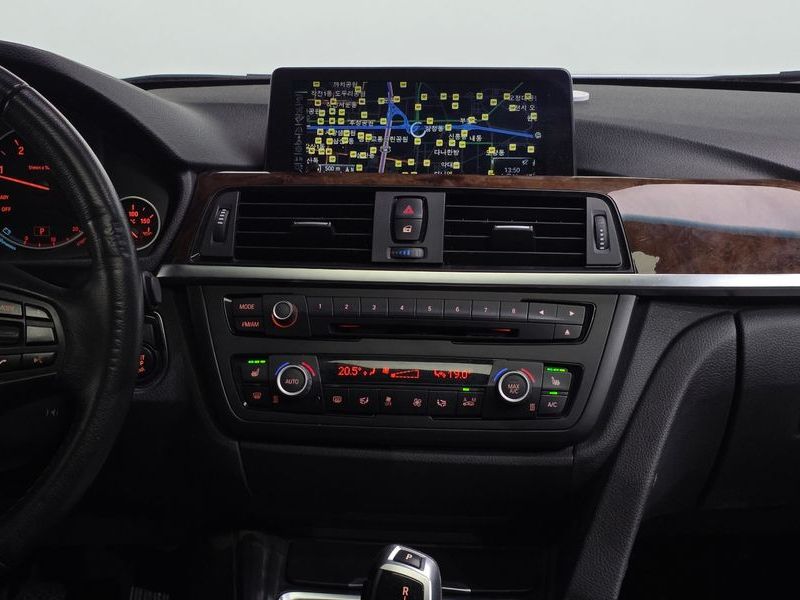 2013 BMW 3 Series 320d xDrive photo 17