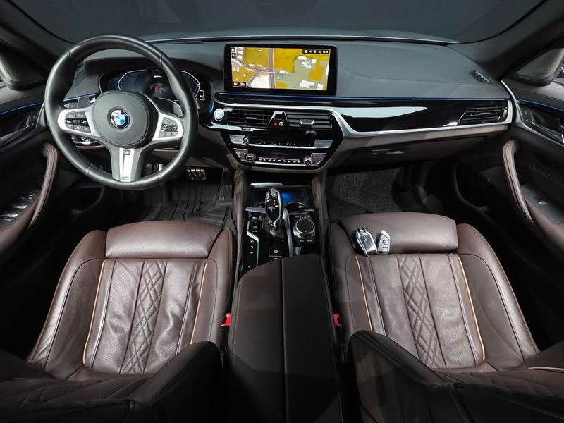 2021 BMW 5 Series 530e M Sport photo 7
