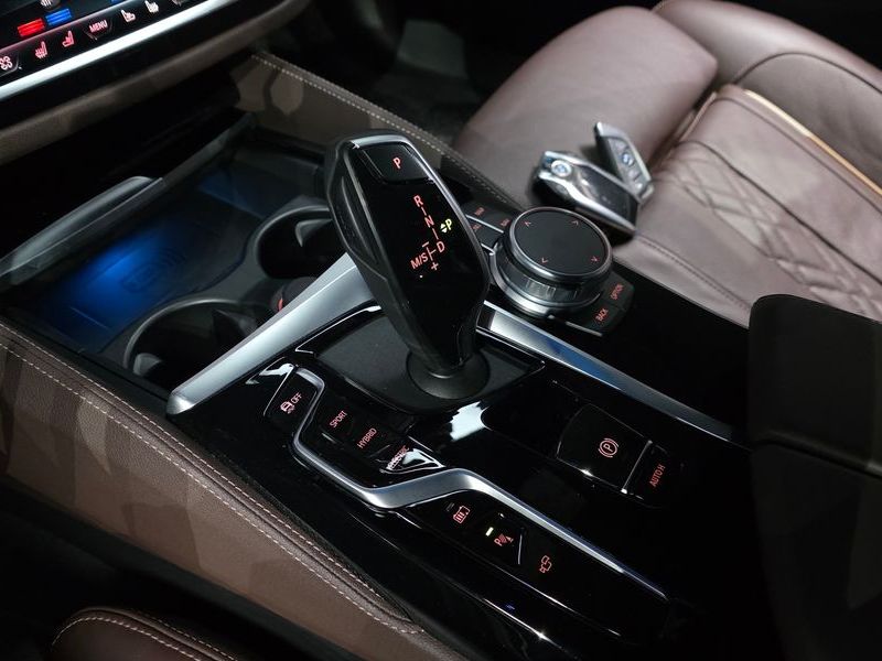 2021 BMW 5 Series 530e M Sport photo 9
