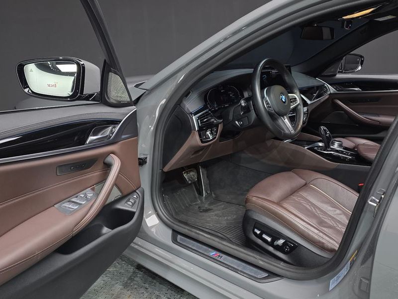 2021 BMW 5 Series 530e M Sport photo 10