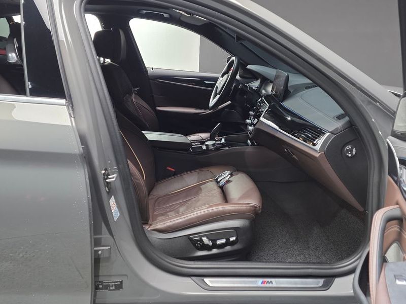 2021 BMW 5 Series 530e M Sport photo 11